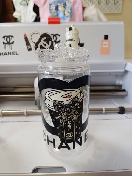 design 16oz tumbler with decorated lid
